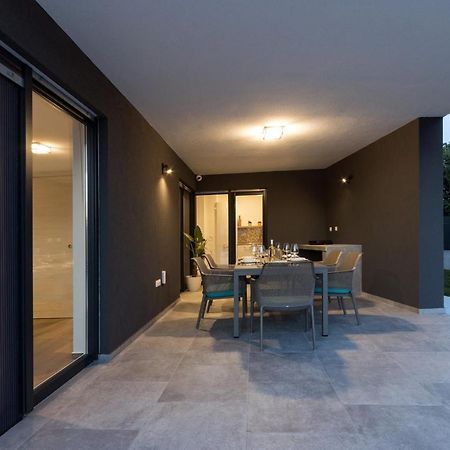 Modern 3-Bedroom Villa With A Private Pool PUY Eksteriør bilde