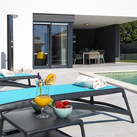 Modern 3-Bedroom Villa With A Private Pool PUY Eksteriør bilde