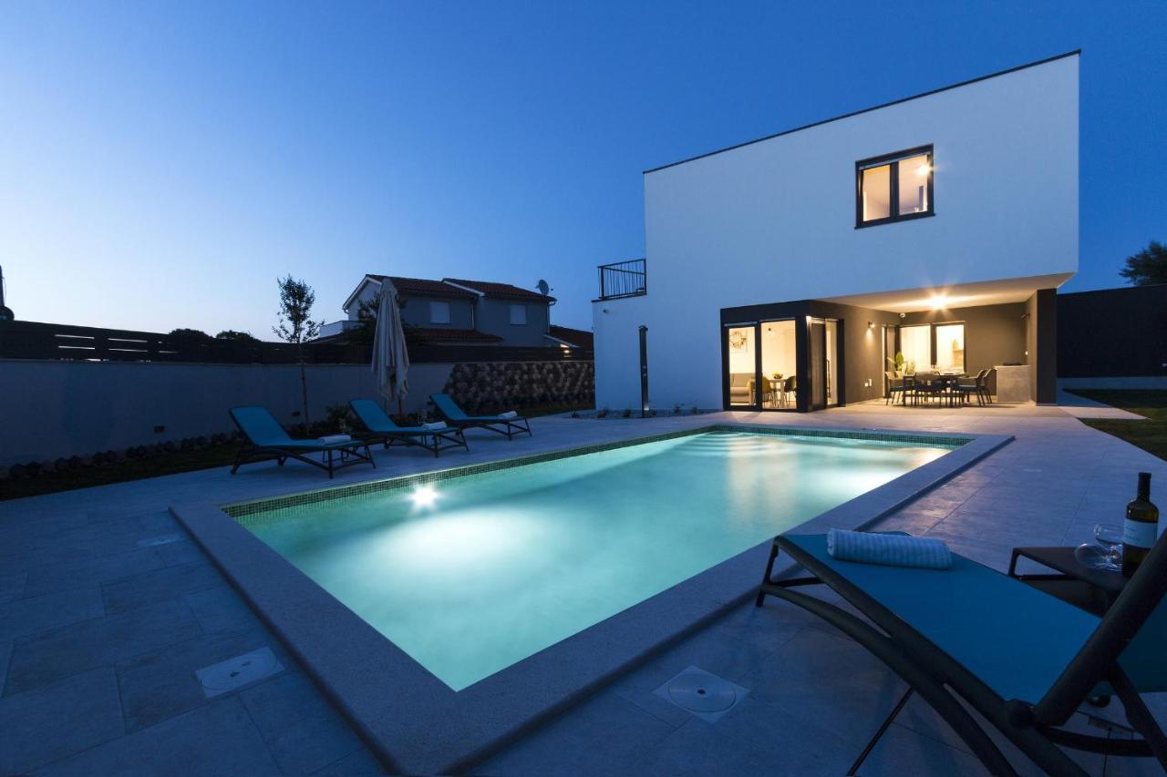Modern 3-Bedroom Villa With A Private Pool PUY Eksteriør bilde
