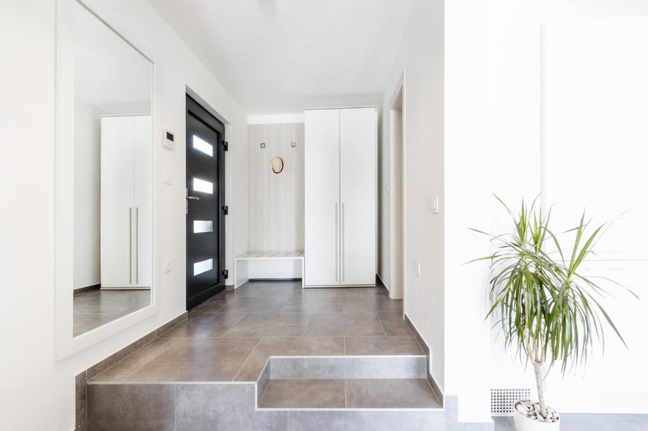 Modern 3-Bedroom Villa With A Private Pool PUY Eksteriør bilde