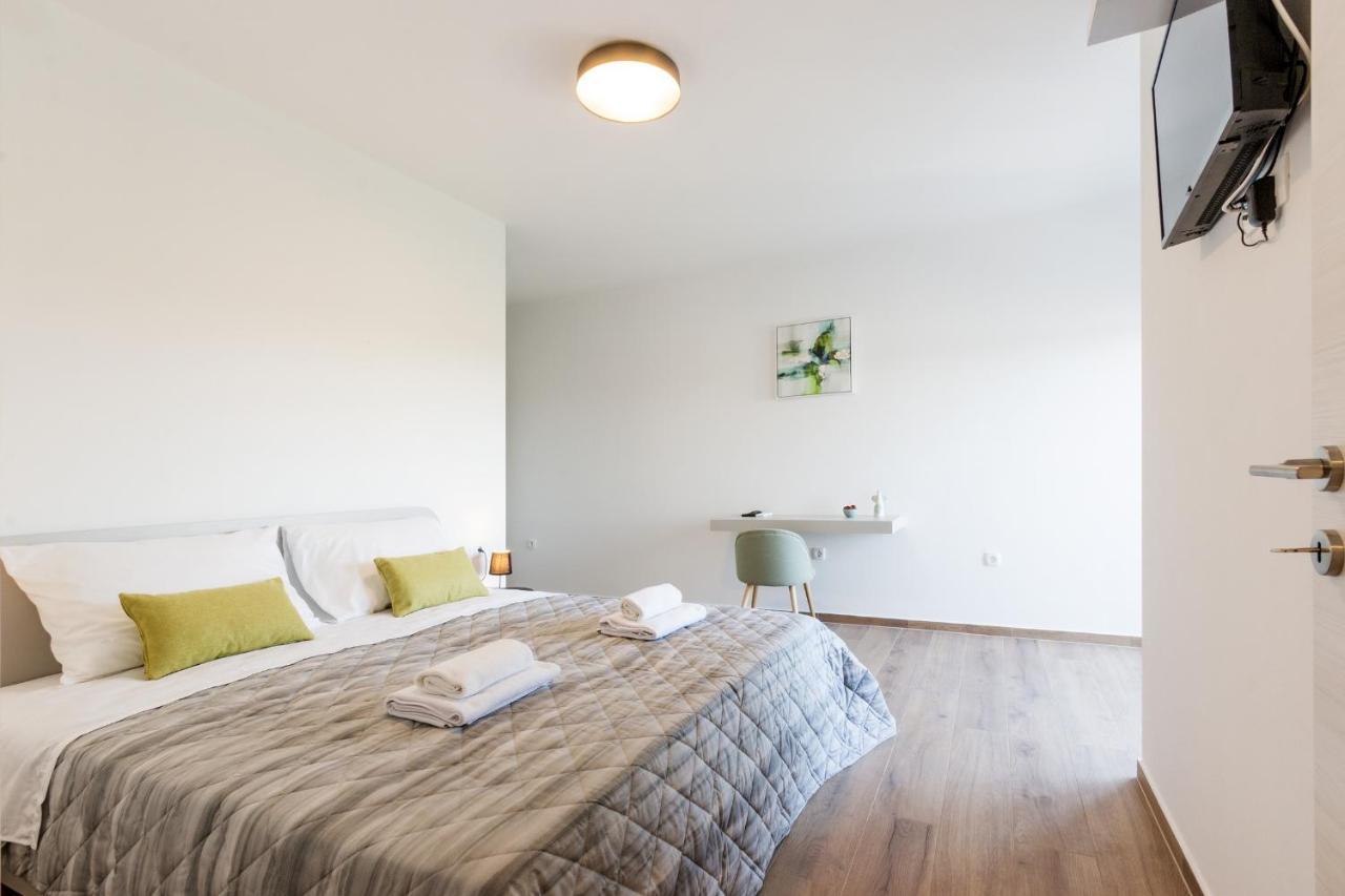 Modern 3-Bedroom Villa With A Private Pool PUY Eksteriør bilde