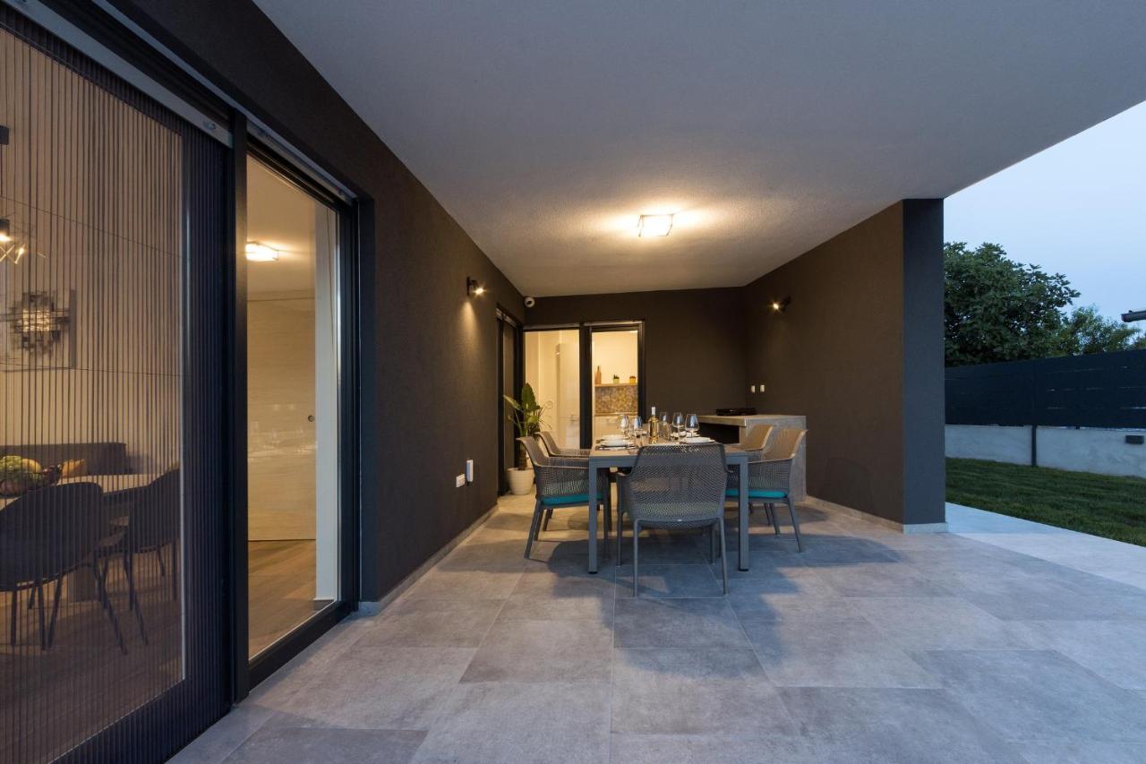 Modern 3-Bedroom Villa With A Private Pool PUY Eksteriør bilde