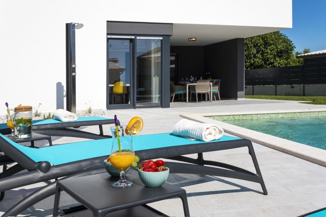 Modern 3-Bedroom Villa With A Private Pool PUY Eksteriør bilde